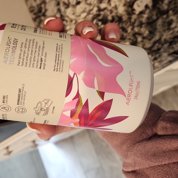 Stanley 24 oz. IceFlow Bottle with Flip Straw 2.0 – Mother's Day Collection - Picture 3 of 5